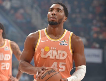 pg电子游戏免费-米切尔45+4+4+5三分！骑士逆转双杀魔术夺4连胜 班凯罗37+10